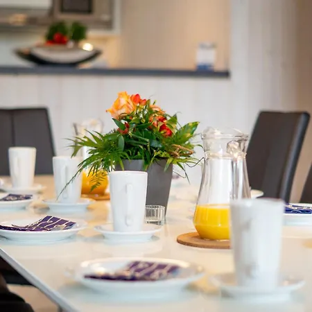 Kuestenfamilienhaus Fuer 10 Personen